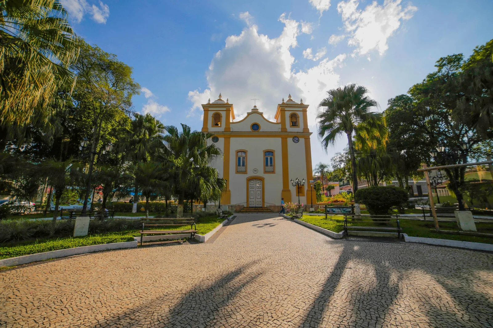 Fachada frontal da Matriz de São José, em São José do Barreiro